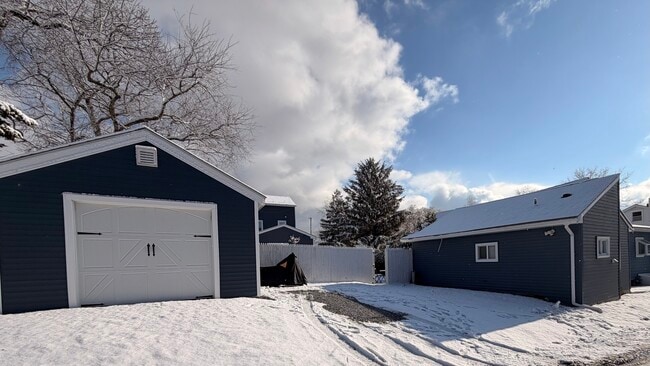 Building Photo - 749 1st St