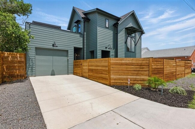 Building Photo - 2105 S L Davis Ave