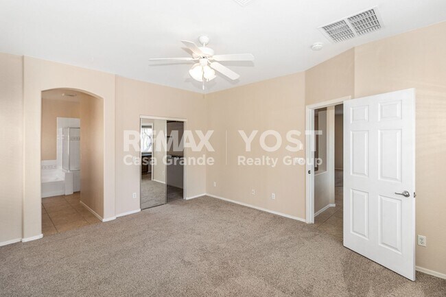 Building Photo - 254 W Seven Seas Dr