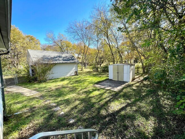 Building Photo - 714 6th Ave NW