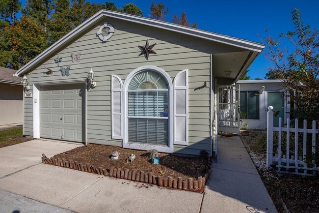 Building Photo - HIllcrest