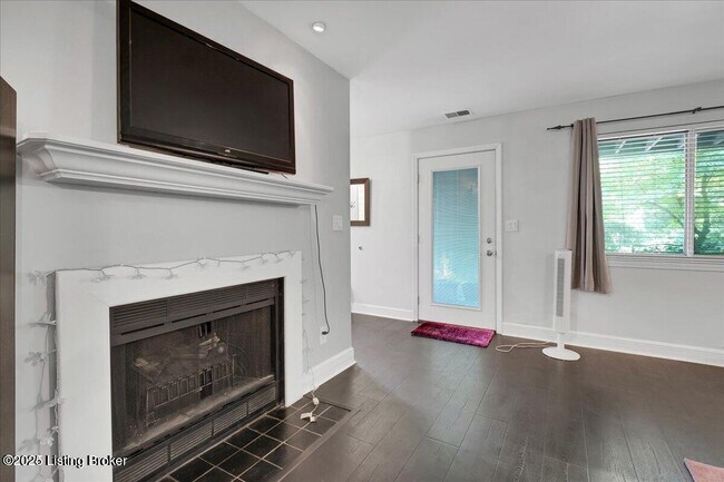 Building Photo - 44 Lake Ave