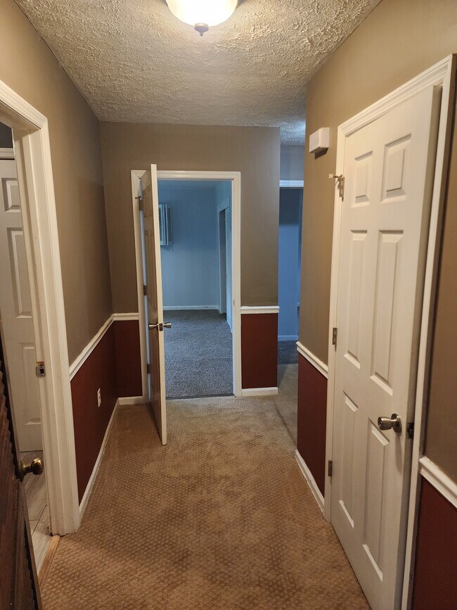 Building Photo - 4001 Calhoun Dr