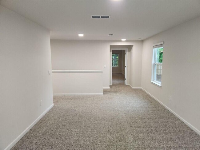 Building Photo - 235 Vly Oak Dr
