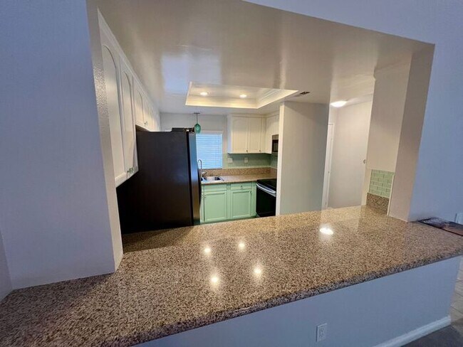 Building Photo - Beautiful 3-Bedroom Condo in Villas at Cal...