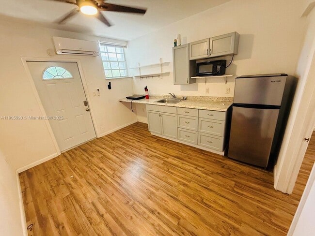 Primary Photo - 6690 Miramar Pkwy