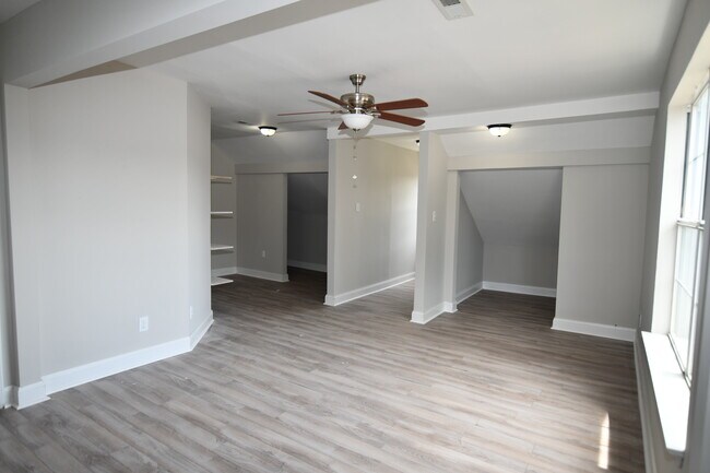 Building Photo - 486 Sussex Dr SW