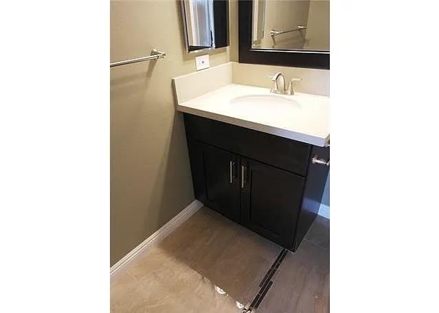 Building Photo - 5460 Dobbs St