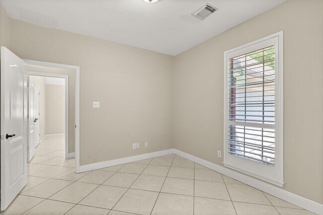 Building Photo - 4503 Summer Lakes