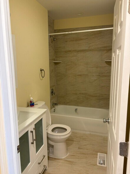 Building Photo - 1729 N Caroline St