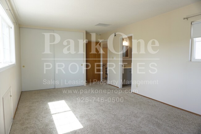 Building Photo - Beautiful 4-Bedroom Single Family Home with Spacious Yard | Great Location
