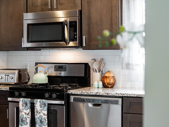 Building Photo - 126 Beachwood Ave