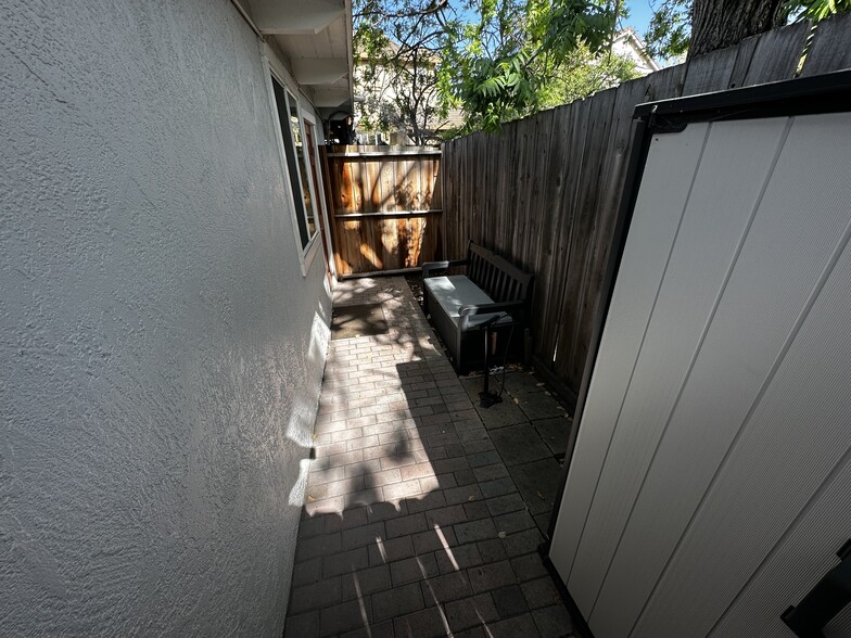 Building Photo - 1420 Chilco St