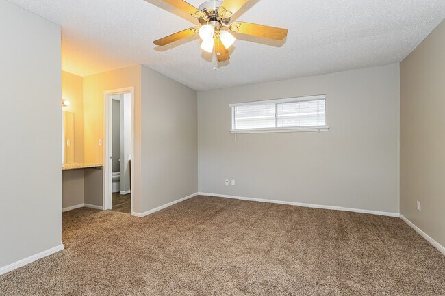 Building Photo - 26218 Maplewood Dr