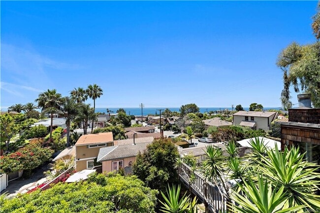 Building Photo - Woods Cove Beach House