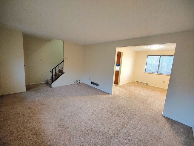 Building Photo - *Well-Maintained 3BD/1.5BA Townhouse Available in Whitehall*