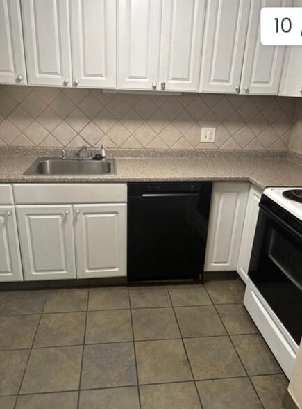 Building Photo - 20 Burgundy Hill Ln