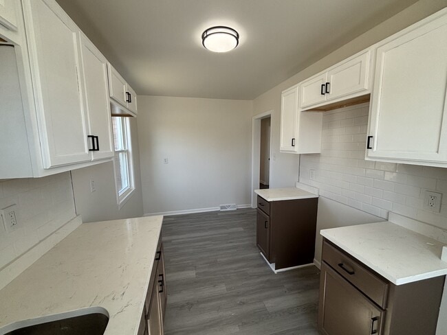 Building Photo - 354 Taney St