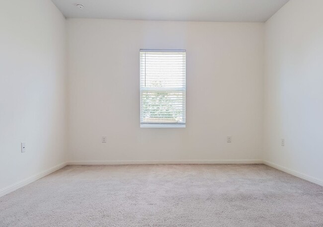 Building Photo - 6510 Routenburn St