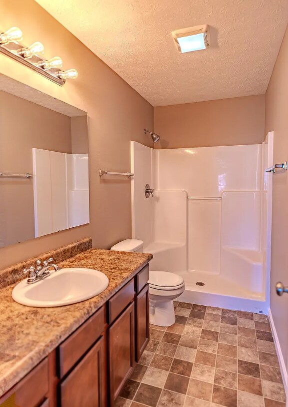 Building Photo - 2403 Cushing Dr