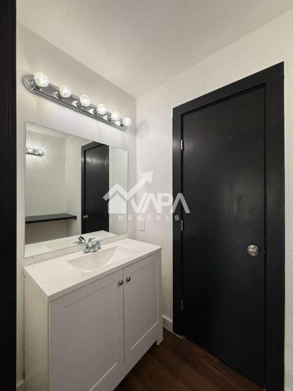 Building Photo - 5614 E Rolling Ridge Dr
