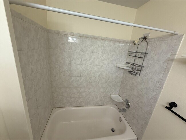 Building Photo - "Charming 2-Bed, 2.5-Bath Condo Retreat in Broomfield – Your Cozy 900 Sq Ft Haven Awaits!"