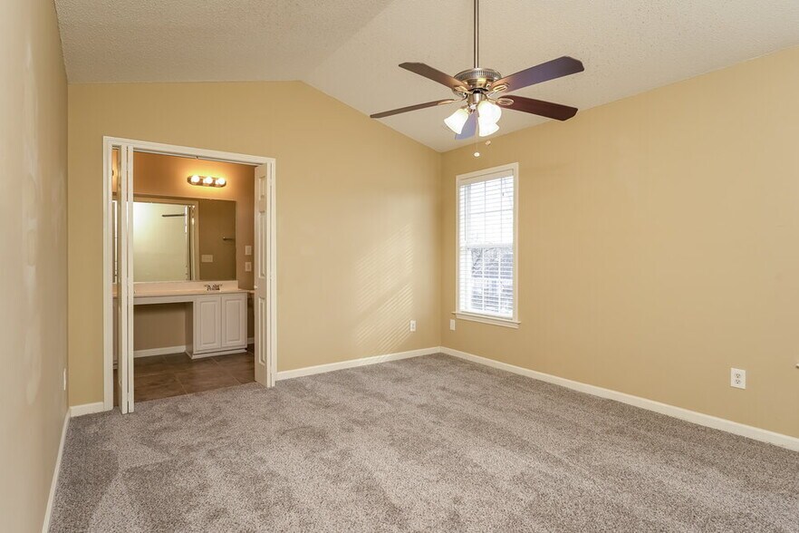 Building Photo - 229 Lucan Dr