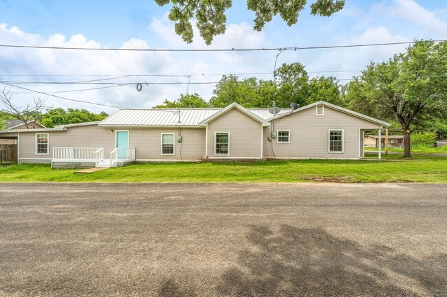 Building Photo - 1391 N Paddock Ave