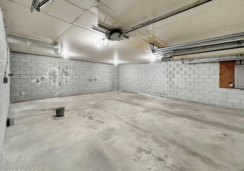 Building Photo - 423 Summit Ave