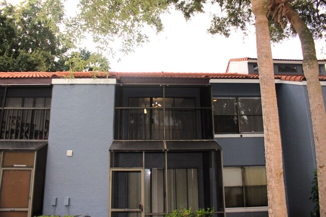 Building Photo - Lovely Condo for rent