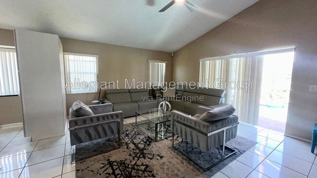 Building Photo - 223 Lake Davenport Estates Dr
