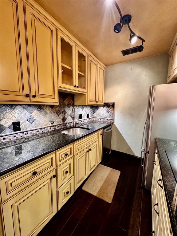 Building Photo - 500 E Riverside Dr