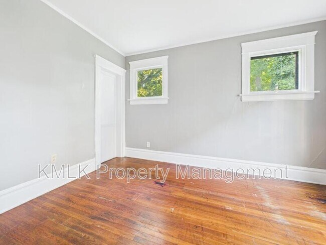 Building Photo - 701 Kling St