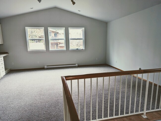 Bonus Room - 1807 211th Pl NE