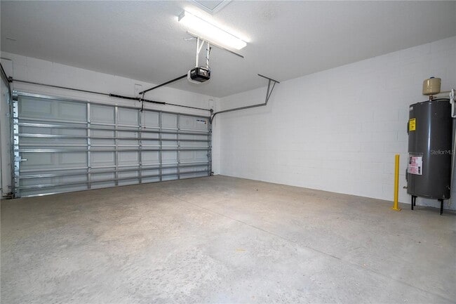 Building Photo - 16350 Hamlin Vw St