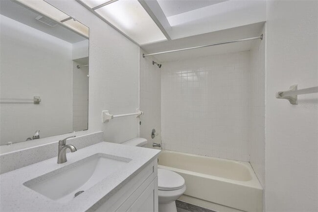 Building Photo - 11507 Valencia Dr