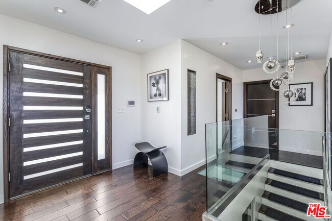 Building Photo - 7177 Pacific View Dr