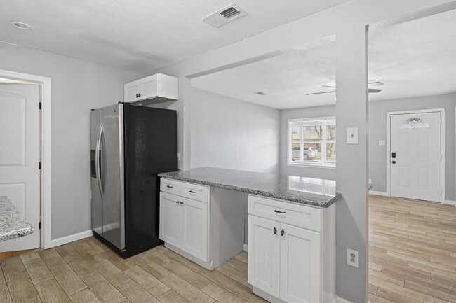 Building Photo - 2310 Merle St