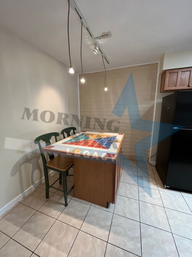 Building Photo - Charming 3 bedroom move-in ready