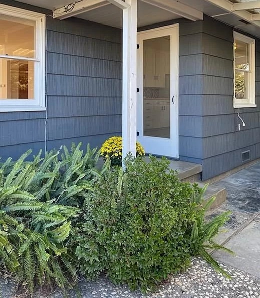 Building Photo - 1083 Thompson Ave