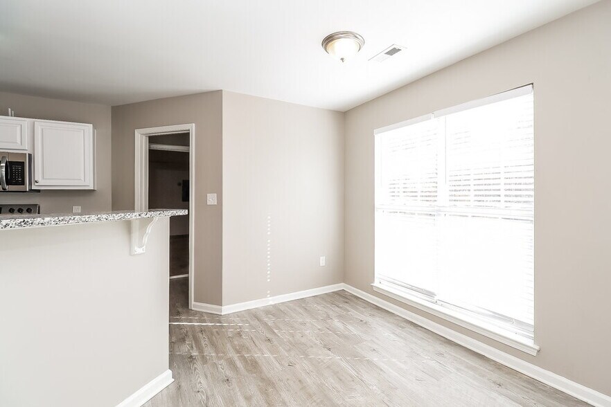 Building Photo - 112 Old Willow Rd