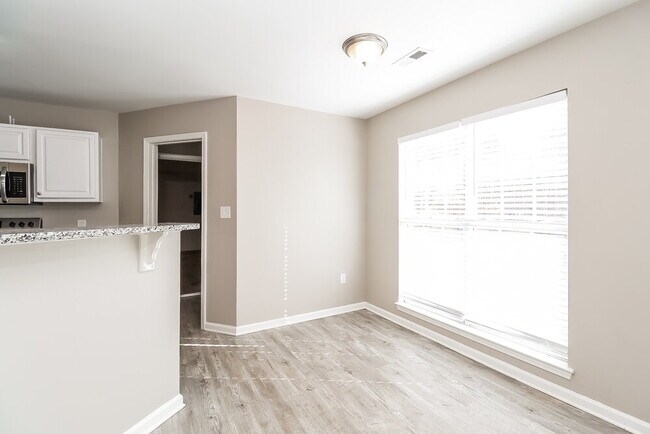 Building Photo - 112 Old Willow Rd