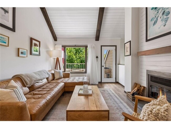 Building Photo - 2831 Kenwood Isles Dr