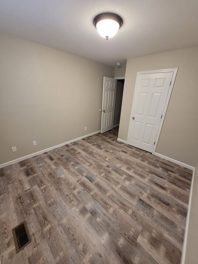Building Photo - 416 Shade Tree Ln