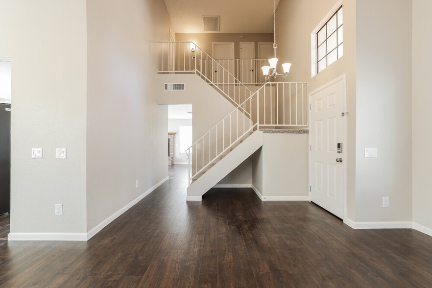 Building Photo - 2811 W Calle Del Tigre