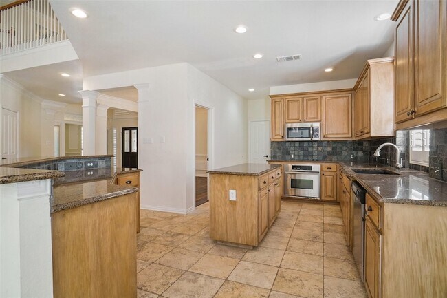 Building Photo - 719 Bryson Way