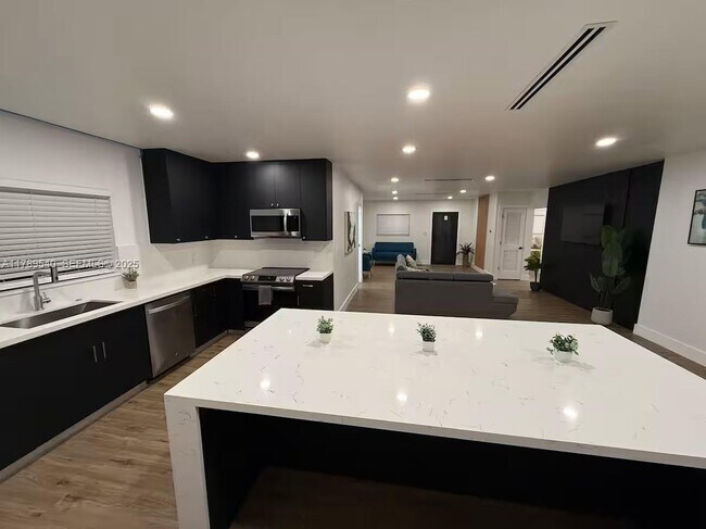 Building Photo - 2918 SW 2nd St