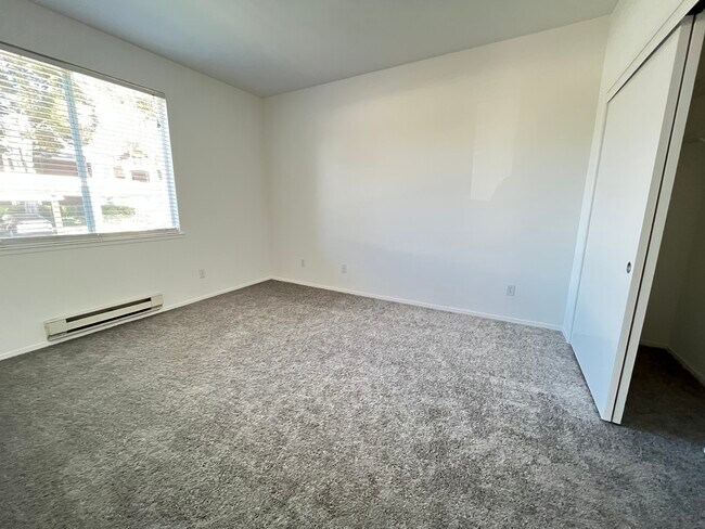 Building Photo - 205 Marina Lakes Dr