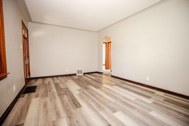 Building Photo - 3428 Beaumont Dr