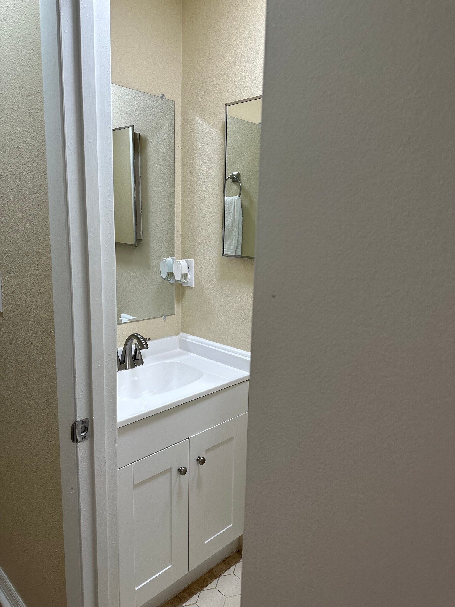 Building Photo - 621 W Indiana Ave